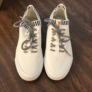 Blowfish sz 8 White sneakers